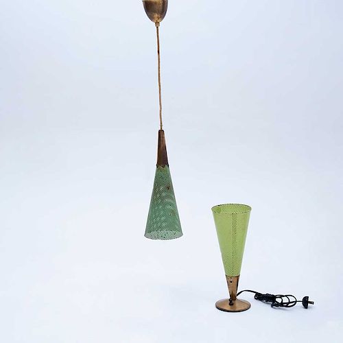 Lote de lámparas de mesa y techo. Años 50. Sobre el diseño de Mathieu Matégot. En latón y acero esmaltado color verde. Piezas: 2