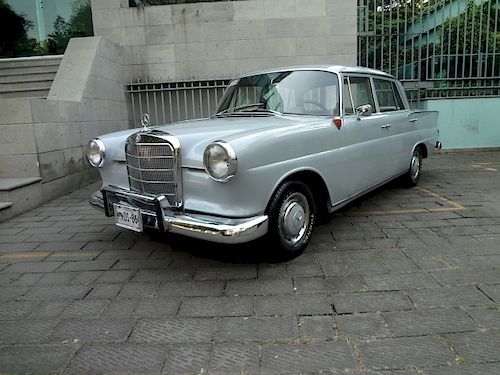 Mercedes-Benz  190 G Año 1961   Marca: Mercedes-Benz Tipo: 190 G Año: 1961 Color: Gris / Gris Motor: 4 cilindros en c...