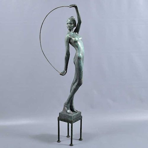 Javier Villareal. Mujer con arco. Elaborada en bronce patinado. P/A. Con base.