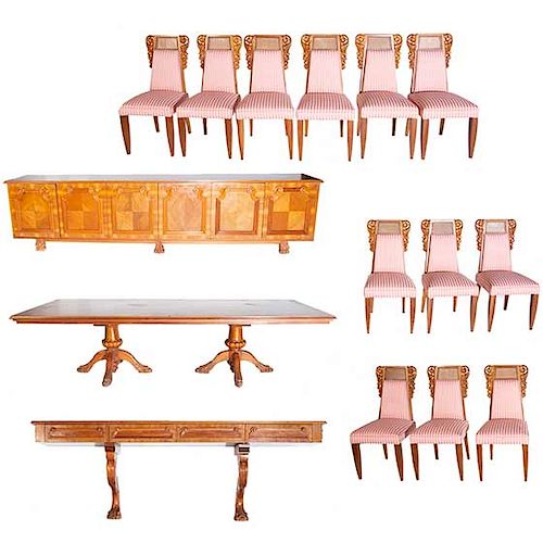 Comedor. Siglo XX. En talla de madera. Decorado con molduras y roleos. Consta de mesa, juego de 12 sillas, cómoda y mesa-consola.