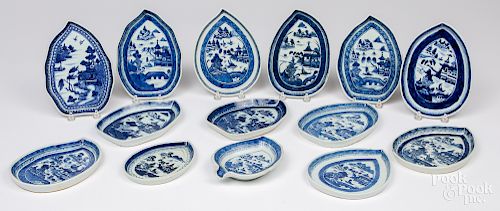 Fourteen Chinese export blue and white dishes