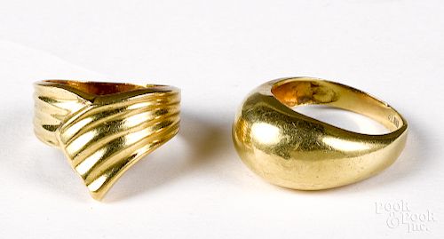 Two 18K yellow gold rings