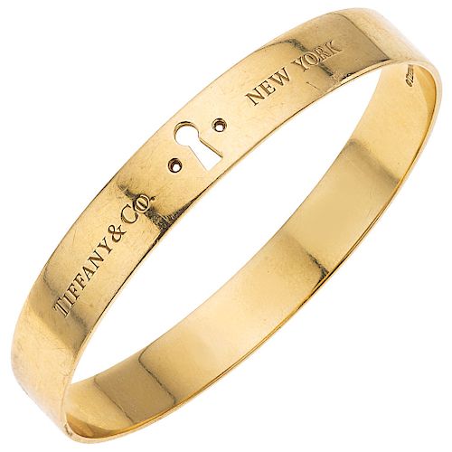 TIFFANY & CO. 18K yellow gold bangle bracelet.
