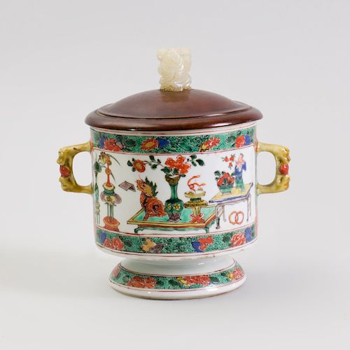 Chinese Famille Verte Porcelain Cup with Hardwood Cover and Jade Finial