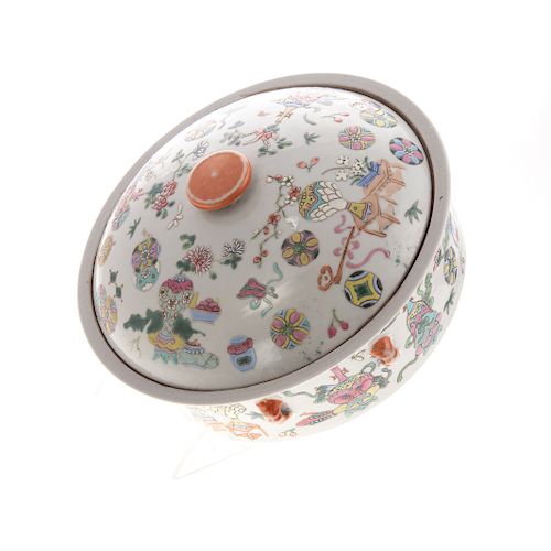Chinese Export Famille Rose Covered Dish