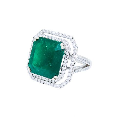18k White Gold 8.71Ct Emerald Diamond Ring