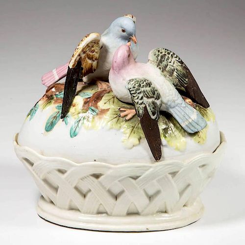 CONTINENTAL PORCELAIN TWO PIECE BOX IN THE FORM OF NESTING PIGEONS