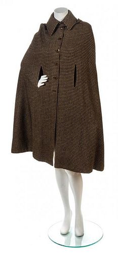 A Pierre D'Alby Wool Houndstooth Cape, Size 38.