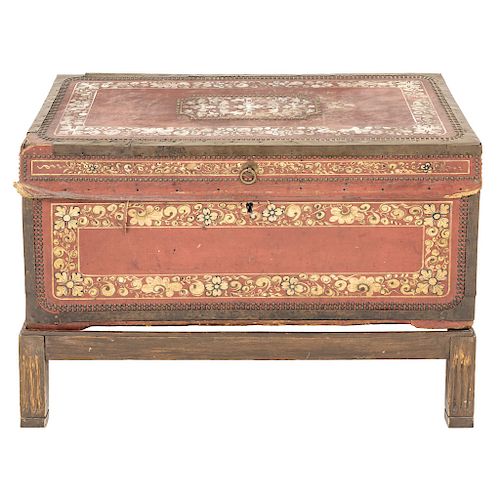 A CORDOBAN LEATHER TRUNK. EARLY 20TH CENTURY.