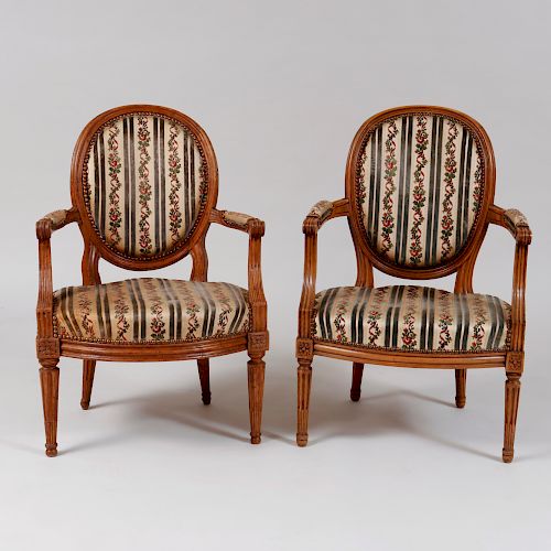 Pair of Louis XVI Style Carved Beechwood Fauteuils en Cabriolet