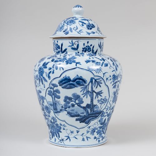 Chinese Style Blue and White Porcelain Baluster Jar and Cover, of Recent Manufacture