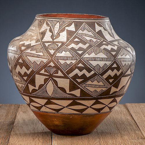 Acoma Pottery Olla, Deaccessioned From the Hopewell Museum, Hopewell, NJ