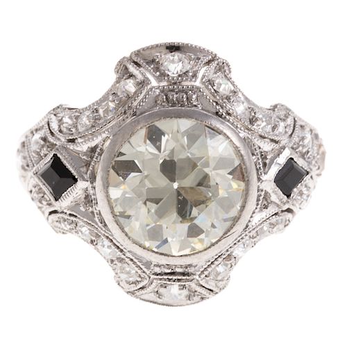 An Art Deco Diamond Filigree Ring in Platinum
