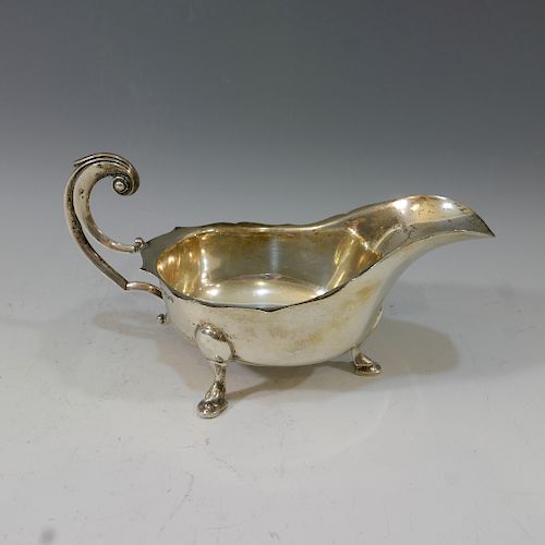 ANTIQUE ENGLISH STERLING SILVER GRAVY BOAT - 250 GRAMS