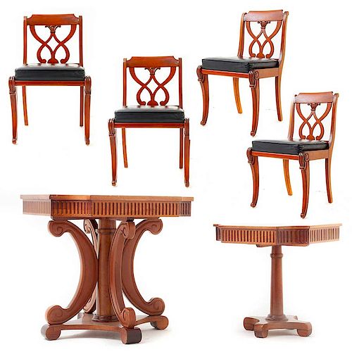 Juego de mesa, mesa lateral y sillas. Siglo XX.  Estilo Regencia. Elaborado en madera tallada. Decoradas con estriados. Piezas: 6