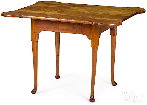 New England Queen Anne maple tavern table