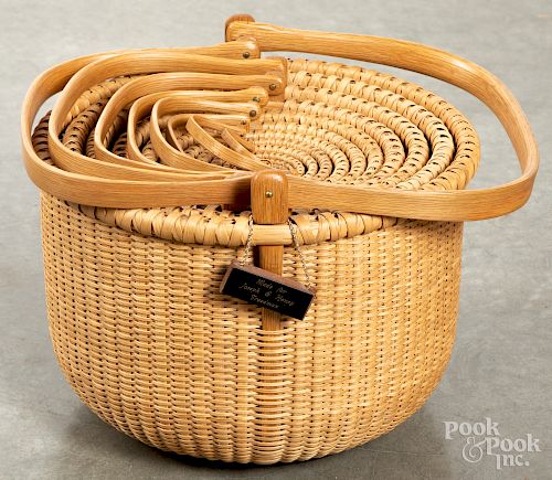 Nest of fifteen Nantucket baskets