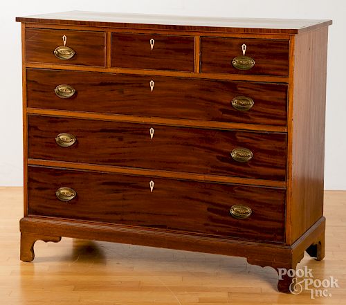 English Hepplewhite mahogany chest of drawers