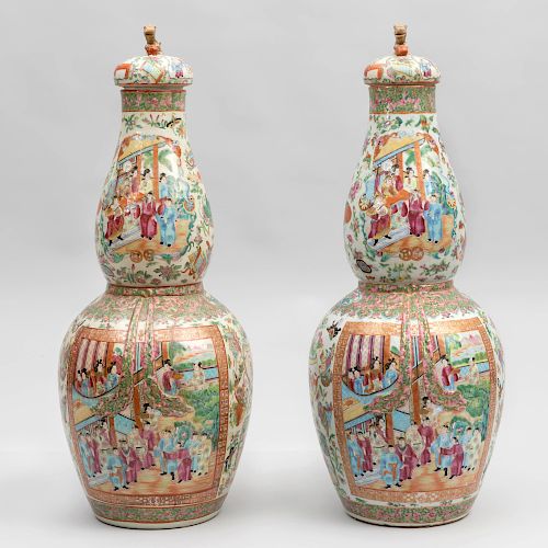 Pair of Canton Rose Medallion Porcelain Double Gourd Vases and Two Covers
