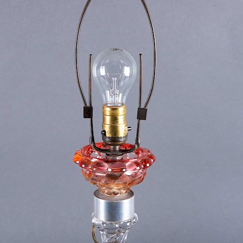 Par de lámparas de mesa. Francia,siglo XX. Elaboradas en cristal transparente y rojo de Baccarat, marcado inferior. Para 1 luz c/u.