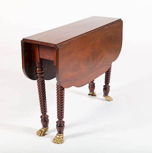 LATE FEDERAL CARVED MAHOGANY DROP-LEAF TABLE