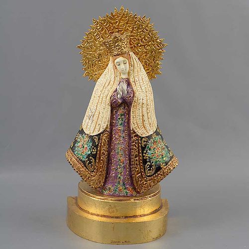 Ricardo Cortés. Virgen de la Soledad. Fechado 2001.  En talla de madera policromada. Decorada con esmalte dorado.