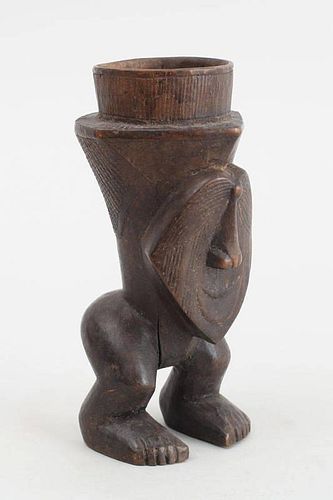 KUBA STYLE CARVED WOOD FIGURAL CUP