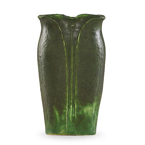 GRUEBY Lobed vase