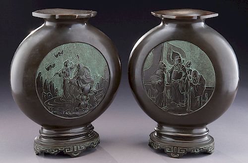 Pr. Chinese bronze vases,
