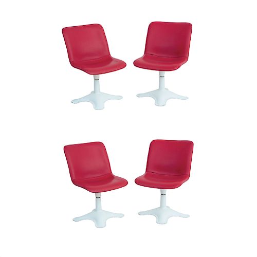 YRJÖ KUKKAPURO PARA HAIMI Años 70. Juego de sillas "415". Estructuras de fibra de vidrio. Con tapicerías en vinil color rojo. Piezas: 4