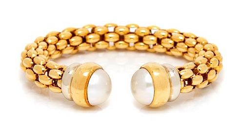 An 18 Karat Bicolor Gold and Cultured Mabe Pearl Cuff Bracelet, FOPE, 33.50 dwts.