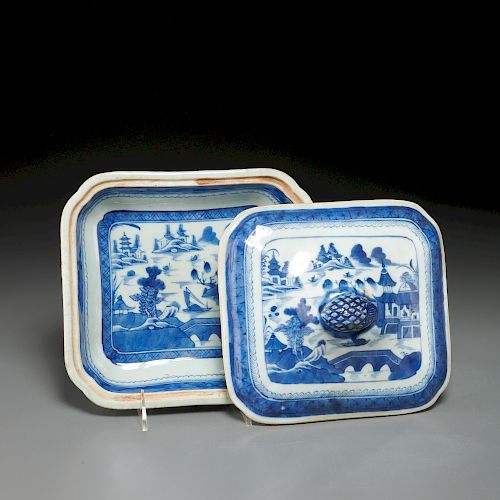 Chinese Export Canton blue and white lidded dish