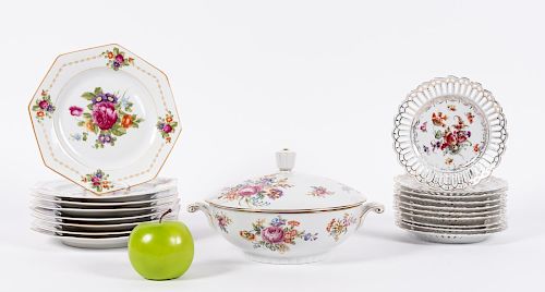 19 pcs Gilt and Floral Porcelain Dinnerware