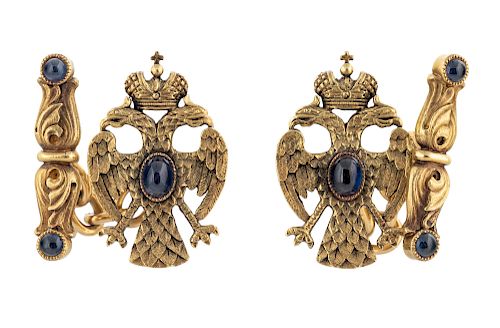 A PAIR OF FABERGE GOLD AND SAPPHIRE CUFFLINKS, WORKMASTER AUGUST HOLLMING, ST. PETERSBURG, 1908-1913
