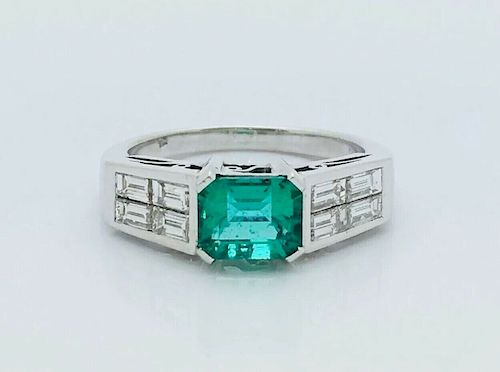 18k White Gold 0.85ct Diamond & Over 1ct Emerald Ring