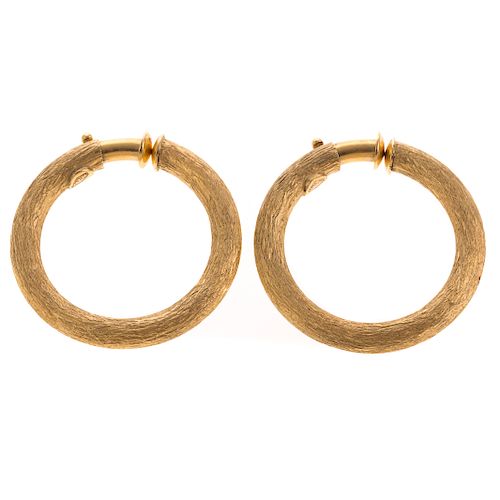 A Pair of Ladies 18K Textured Hoop Clip Earrings