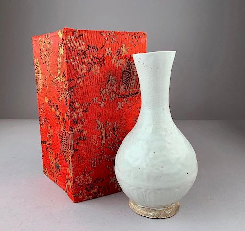 Shufu Glaze Bottle Vase, Sung-Yuan Period
