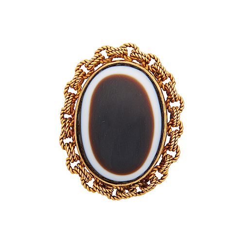 VICTORIAN BANDED AGATE & YELLOW GOLD BROOCH