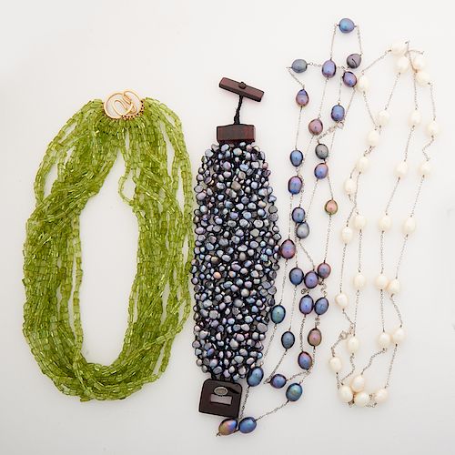 PERIDOT OR PEARL NECKLACES