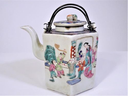 Chinese Hand Painted Porcelain Teapot w Handle