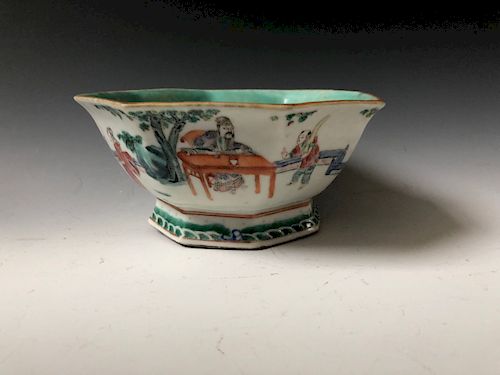 A CHINESE ANTIQUE FAMILLE-ROSE BOWL      