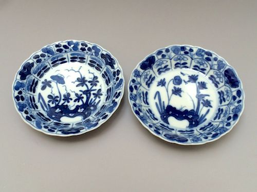 PAIR OF BLUE AND WHITE PLATES,18TH