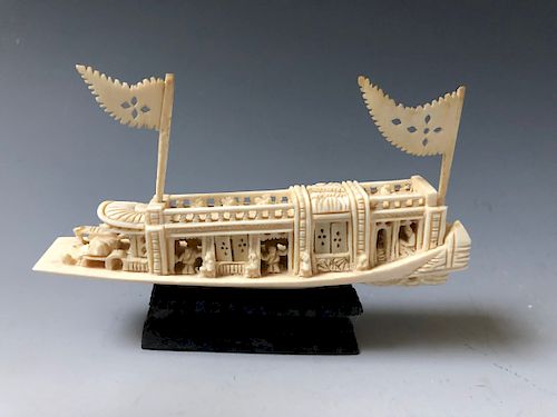 A CHINESE ANTIQUE CARVING BOAT 