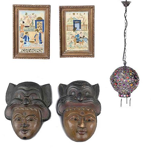 Lote mixto de 5 piezas. Origen oriental. Siglo XX. Consta de Par de máscaras, 2 miniaturas y lámpara de techo.