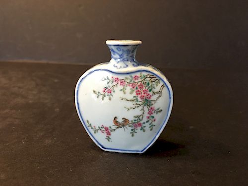 OLD Chinese Famille Rose Birds and flowers Snuff Bottle, Qianlong Mark, QING