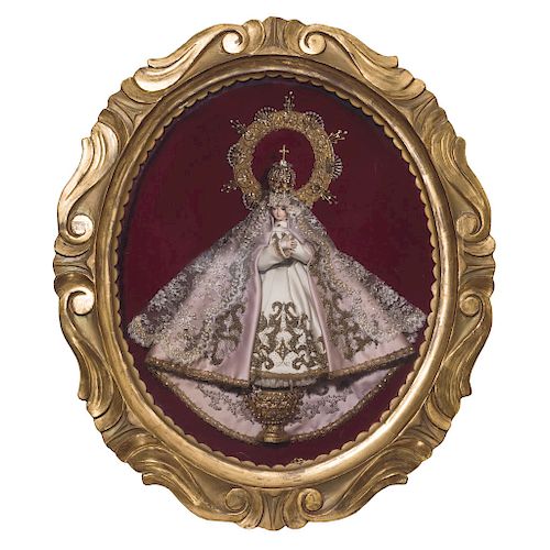 VIRGIN MARY. MEXICO, EARLY 20TH CENTURY. Polychrome wood with satin dress. 69 x 60 cm