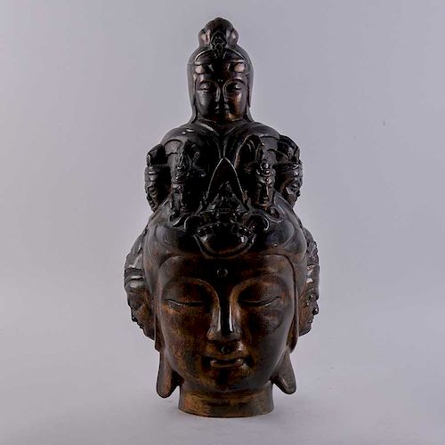 Cabeza de Siddhartha con avatares. China, principios del siglo XX. Fundición en bronce patinado.