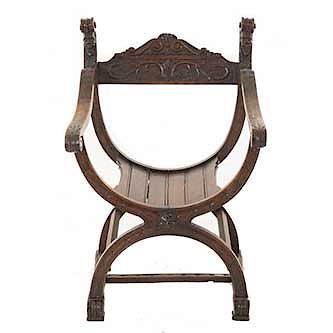 Curul. Francia. Siglo XX. En talla de madera de roble. Con respaldo abierto, asiento de madera, fustes curvos, soportes tipo cabriolé.
