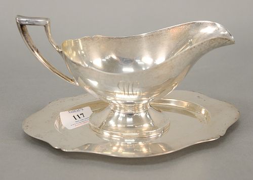 Wallace sterling silver gravy boat (lg. 8 in.) and underplate. 18.1 troy ounces