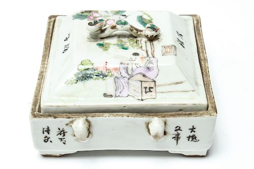 Chinese Hand-Painted w Calligraphy Porcelain Box
